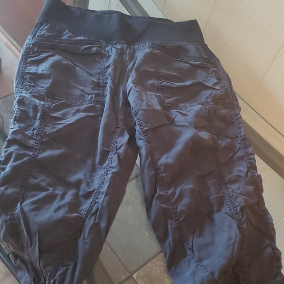 Lululemon capris - Picture 4 of 6